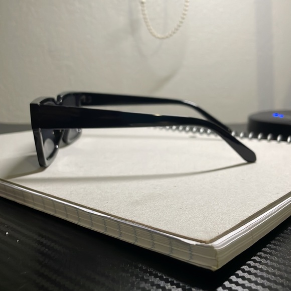 Retro Vintage Sunglasses - Picture 3 of 4